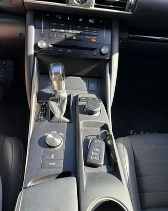Lexus IS cena 87000 przebieg: 119413, rok produkcji 2017 z Białystok małe 631